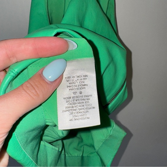 Alice + Olivia Zumi Vegan Leather Halter Cropped Garden
Green Top Large - Picture 8 of 9